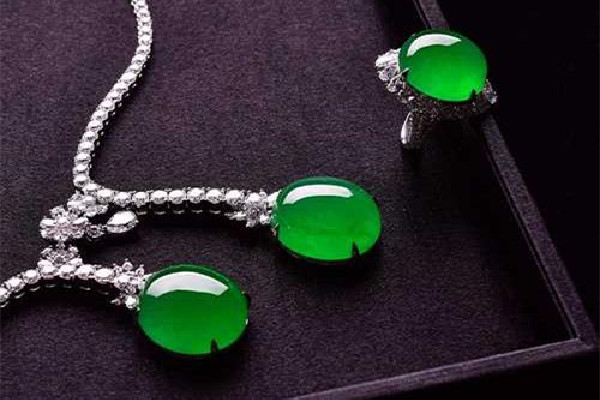 帝王綠有黑點對價格的影響 帝王綠有棉嗎 帝王綠有黑點對價格的影響 帝王綠有棉嗎