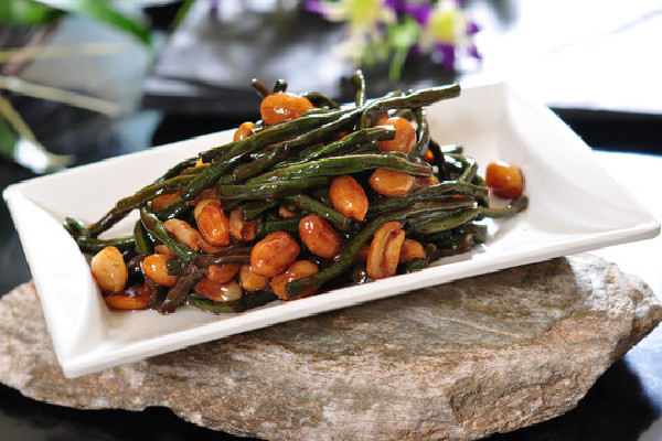 干豆角為什么是黑色的 干豆角時(shí)間長了還能吃嗎 干豆角為什么是黑色的 干豆角時(shí)間長了還能吃嗎