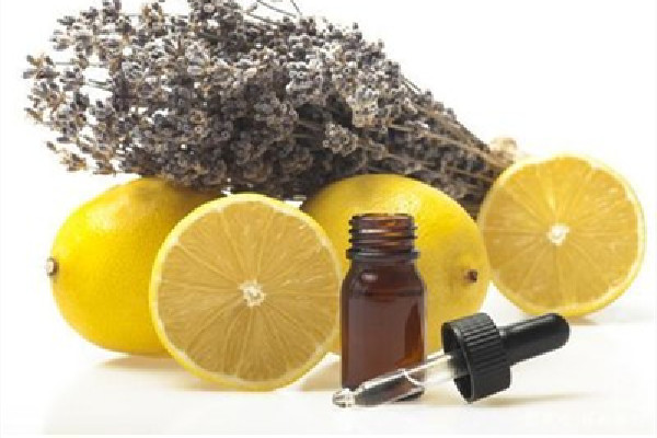 眼部精油和眼霜的順序 眼部精油的使用方法 眼部精油和眼霜的順序 眼部精油的使用方法