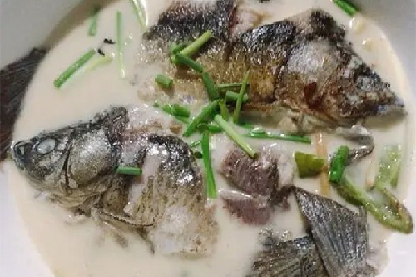 鯽魚湯要燉多久最好 鯽魚湯要用開水嗎 鯽魚湯要燉多久最好 鯽魚湯要用開水嗎