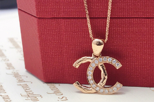 玫瑰金項(xiàng)鏈要每天摘下來嗎 玫瑰金項(xiàng)鏈需要注意什么 玫瑰金項(xiàng)鏈要每天摘下來嗎 玫瑰金項(xiàng)鏈需要注意什么