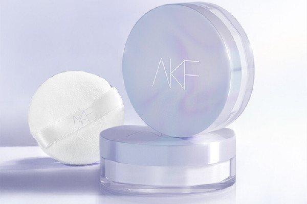 akf散粉紫色和鐳射有什么區(qū)別 akf散粉會暗沉嗎 akf散粉紫色和鐳射有什么區(qū)別 akf散粉會暗沉嗎