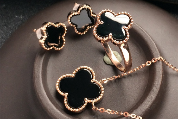 玫瑰金和鉑金哪個好 玫瑰金適合年輕人嗎 玫瑰金和鉑金哪個好 玫瑰金適合年輕人嗎