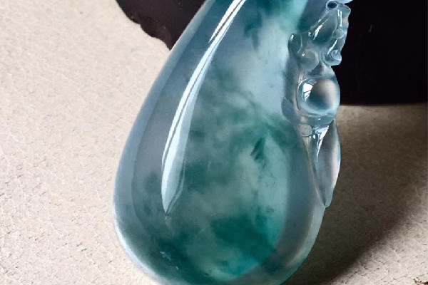 冰種翡翠和糯種翡翠哪個(gè)好 冰種翡翠有種嫩的嗎 冰種翡翠和糯種翡翠哪個(gè)好 冰種翡翠有種嫩的嗎