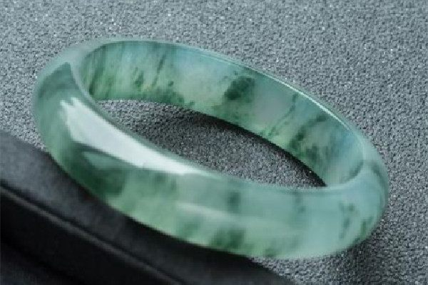 翡翠手鐲起膠是什么意思 翡翠手鐲起膠還還是起熒光好 翡翠手鐲起膠是什么意思 翡翠手鐲起膠還還是起熒光好