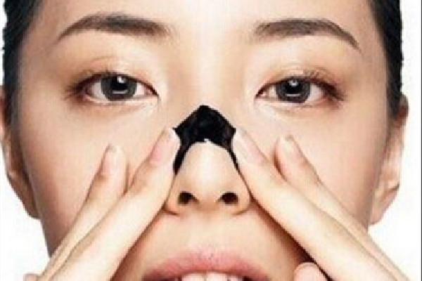 去黑頭不收縮毛孔會(huì)怎么樣 去黑頭可以用鹽搓嗎 去黑頭不收縮毛孔會(huì)怎么樣 去黑頭可以用鹽搓嗎