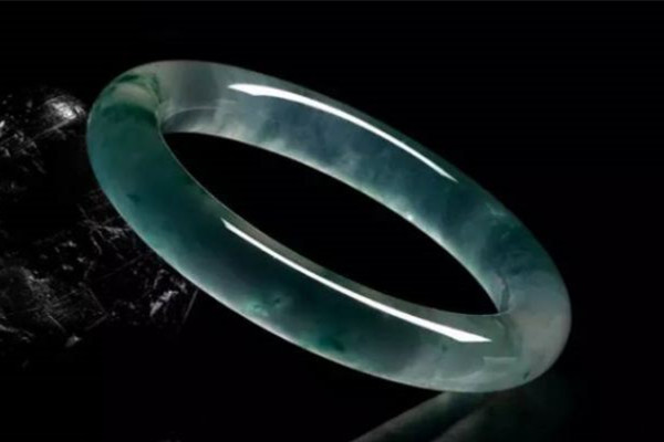 冰種翡翠手鐲戴久了會什么樣 冰種翡翠手鐲戴久了表面會有磨痕嗎 冰種翡翠手鐲戴久了會什么樣 冰種翡翠手鐲戴久了表面會有磨痕嗎