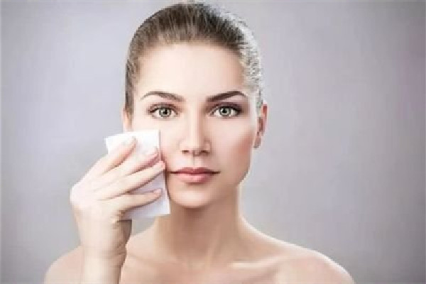 黑頭粉刺怎么才能徹底根除 黑頭要去看醫(yī)生嗎 黑頭粉刺怎么才能徹底根除 黑頭要去看醫(yī)生嗎