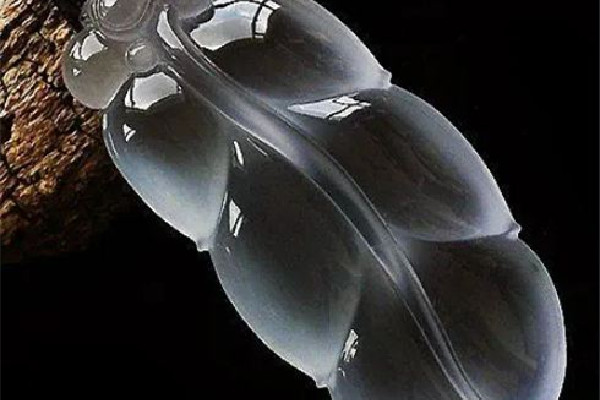 玻璃種翡翠有收藏價值嗎 玻璃種翡翠和冰種翡翠哪個好 玻璃種翡翠有收藏價值嗎 玻璃種翡翠和冰種翡翠哪個好