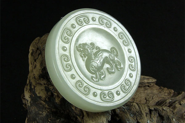 羊脂玉和翡翠哪個(gè)更有收藏價(jià)值 羊脂玉是和田玉的一種嗎