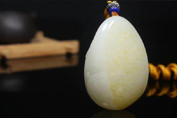 羊脂玉會(huì)越戴越白嗎 羊脂玉戴久了會(huì)怎么樣 羊脂玉會(huì)越戴越白嗎 羊脂玉戴久了會(huì)怎么樣