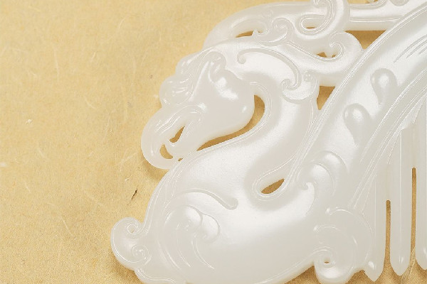 羊脂玉會(huì)越戴越白嗎 羊脂玉戴久了會(huì)怎么樣 羊脂玉會(huì)越戴越白嗎 羊脂玉戴久了會(huì)怎么樣