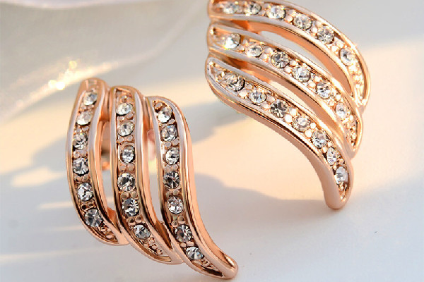 打耳洞會破壞福氣嗎 打耳洞會影響運勢嗎 打耳洞會破壞福氣嗎 打耳洞會影響運勢嗎