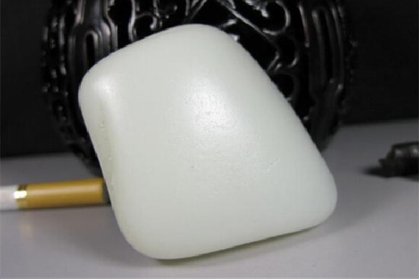 羊脂玉和和田玉哪個(gè)好 羊脂玉是什么玉值錢(qián)嗎 羊脂玉和和田玉哪個(gè)好 羊脂玉是什么玉值錢(qián)嗎