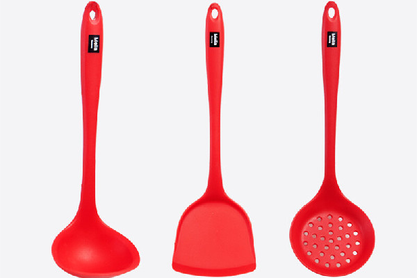 硅膠鍋鏟對人體有害嗎 硅膠鍋鏟和木鏟哪個(gè)好