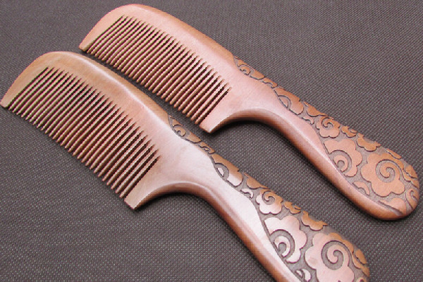 桃木梳子的功效和作用 桃木梳子防脫發(fā)嗎 桃木梳子的功效和作用 桃木梳子防脫發(fā)嗎