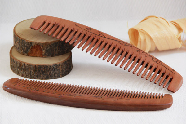 桃木梳子多少錢一把 桃木梳子買粗齒的好還是細齒的好 桃木梳子多少錢一把 桃木梳子買粗齒的好還是細齒的好
