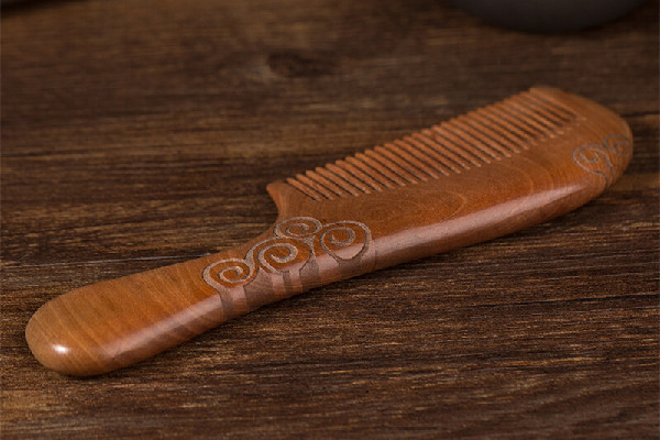 桃木梳子的功效和作用 桃木梳子防脫發(fā)嗎 桃木梳子的功效和作用 桃木梳子防脫發(fā)嗎