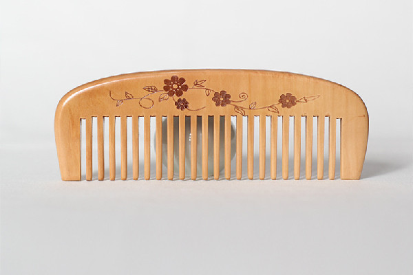 桃木梳子多少錢一把 桃木梳子買粗齒的好還是細齒的好 桃木梳子多少錢一把 桃木梳子買粗齒的好還是細齒的好