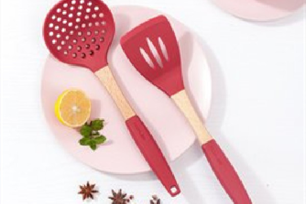 鍋鏟是硅膠的好還是木質(zhì)的好 鍋鏟用什么材質(zhì)的好 鍋鏟是硅膠的好還是木質(zhì)的好 鍋鏟用什么材質(zhì)的好