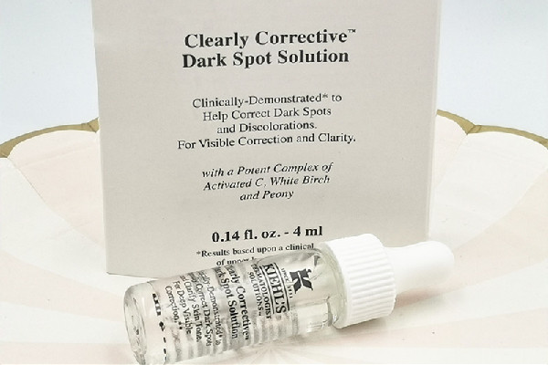 淡斑精華液在護(hù)膚哪個步驟使用 淡斑精華和普通精華可以一起用嗎 淡斑精華液在護(hù)膚哪個步驟使用 淡斑精華和普通精華可以一起用嗎