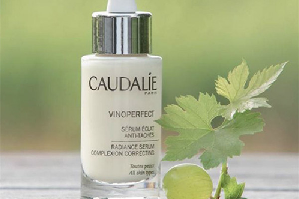 淡斑精華液白天用還是晚上用 淡斑精華液什么時候用效果最好 淡斑精華液白天用還是晚上用 淡斑精華液什么時候用效果最好