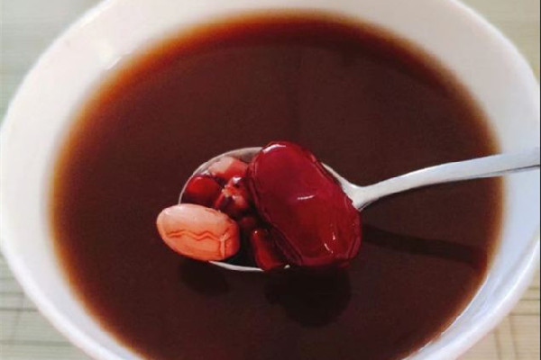 五紅湯會(huì)讓寶寶脹氣嗎 五紅湯多大的孩子可以吃 五紅湯會(huì)讓寶寶脹氣嗎 五紅湯多大的孩子可以吃