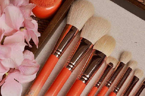 化妝刷用完一次就要洗嗎 化妝刷不清洗會(huì)怎樣 化妝刷用完一次就要洗嗎 化妝刷不清洗會(huì)怎樣