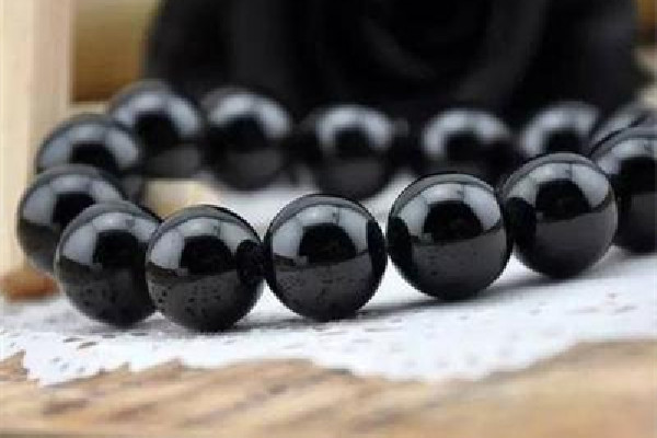 黑瑪瑙和紅瑪瑙哪個(gè)好 黑瑪瑙屬于什么檔次 黑瑪瑙和紅瑪瑙哪個(gè)好 黑瑪瑙屬于什么檔次