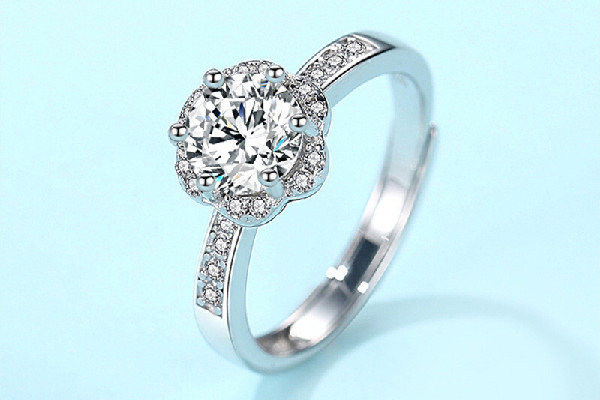 莫桑石買什么牌子的好 莫桑石買50分還是1克拉 莫桑石買什么牌子的好 莫桑石買50分還是1克拉