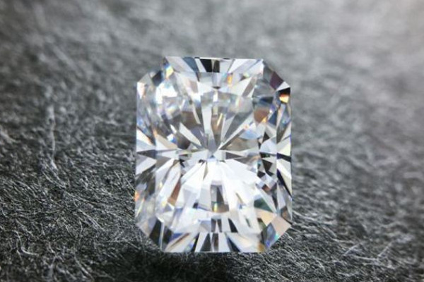 莫桑石有分級(jí)別嗎 莫桑石買回來(lái)怎么區(qū)分等級(jí) 莫桑石有分級(jí)別嗎 莫桑石買回來(lái)怎么區(qū)分等級(jí)