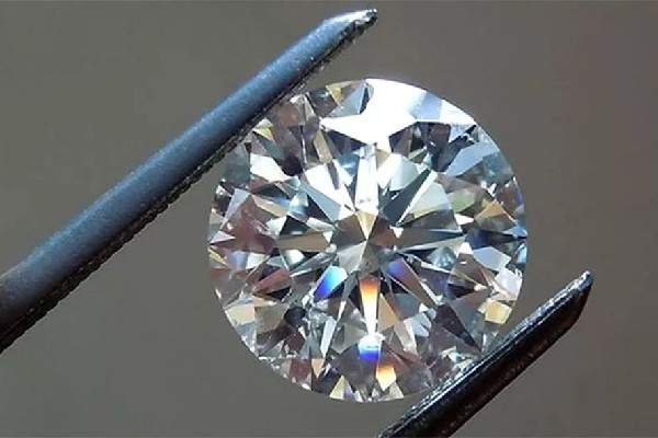 莫桑石可以戴著洗澡嗎 莫桑石怎么清洗會變亮