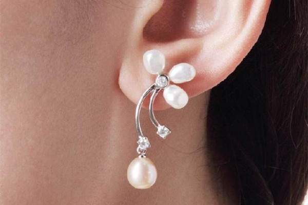 武漢打耳洞多少錢一對(duì)正常 武漢江漢路打耳洞的地方 武漢打耳洞多少錢一對(duì)正常 武漢江漢路打耳洞的地方