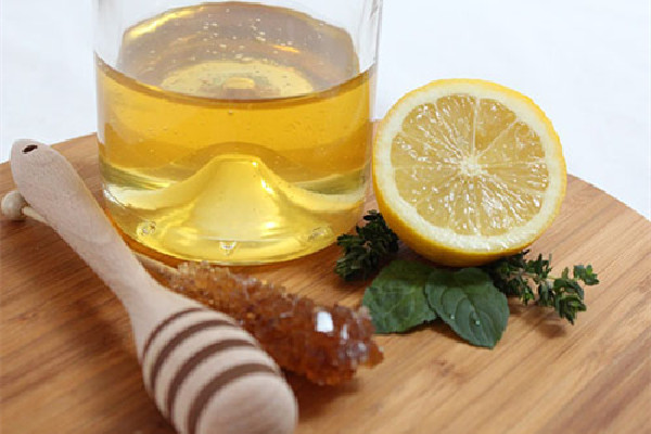 蜂蜜水止咳嗎 蜂蜜水對(duì)咽喉炎有幫助嗎 蜂蜜水止咳嗎 蜂蜜水對(duì)咽喉炎有幫助嗎