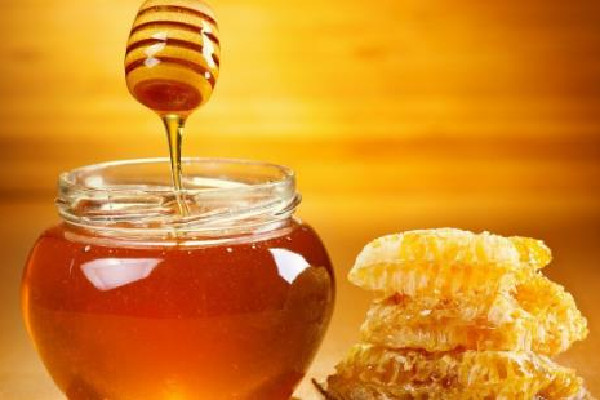 蜂蜜水是用開水沖還是用溫水沖 蜂蜜水用多少度的水 蜂蜜水是用開水沖還是用溫水沖 蜂蜜水用多少度的水