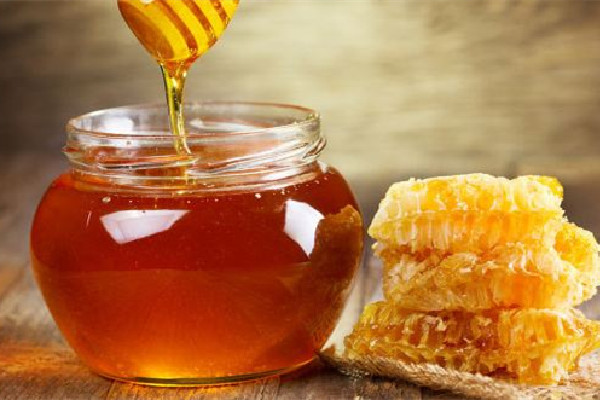 蜂蜜水要淡一點(diǎn)還是甜一點(diǎn) 蜂蜜水要放多少蜂蜜 蜂蜜水要淡一點(diǎn)還是甜一點(diǎn) 蜂蜜水要放多少蜂蜜