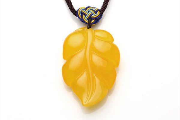 蜜蠟戴久了會變色嗎 蜜蠟會越戴越黃嗎 蜜蠟戴久了會變色嗎 蜜蠟會越戴越黃嗎