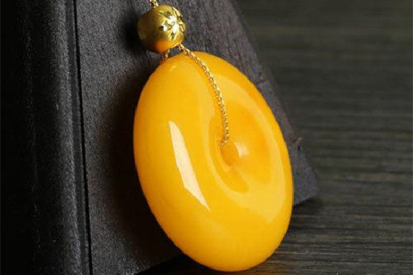 蜜蠟有紋路的好還是沒有紋路的好 蜜蠟怎么看品質(zhì)好壞 蜜蠟有紋路的好還是沒有紋路的好 蜜蠟怎么看品質(zhì)好壞