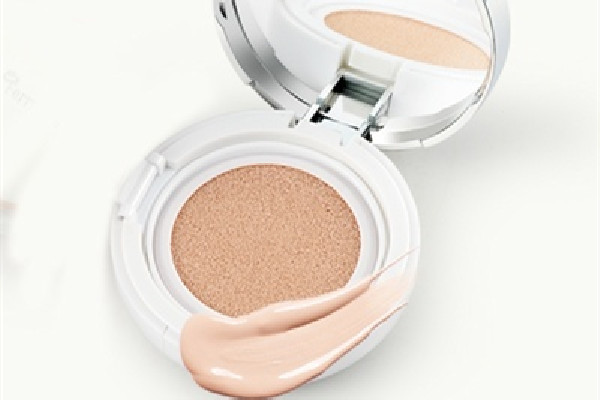 氣墊可以代替粉底液?jiǎn)?氣墊可以直接涂在臉上嗎 氣墊可以代替粉底液?jiǎn)?氣墊可以直接涂在臉上嗎