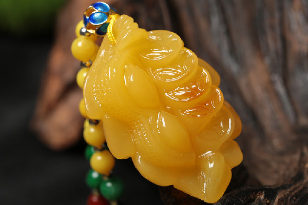 蜜蠟戴久了會變色嗎 蜜蠟會越戴越黃嗎 蜜蠟戴久了會變色嗎 蜜蠟會越戴越黃嗎