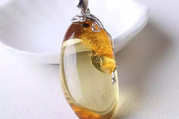 琥珀戴久了霧蒙蒙的怎么辦 琥珀怎么清洗保養(yǎng)方法 琥珀戴久了霧蒙蒙的怎么辦 琥珀怎么清洗保養(yǎng)方法