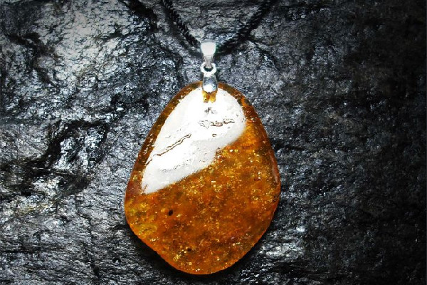 琥珀有香味嗎 琥珀是什么樣子的 琥珀有香味嗎 琥珀是什么樣子的