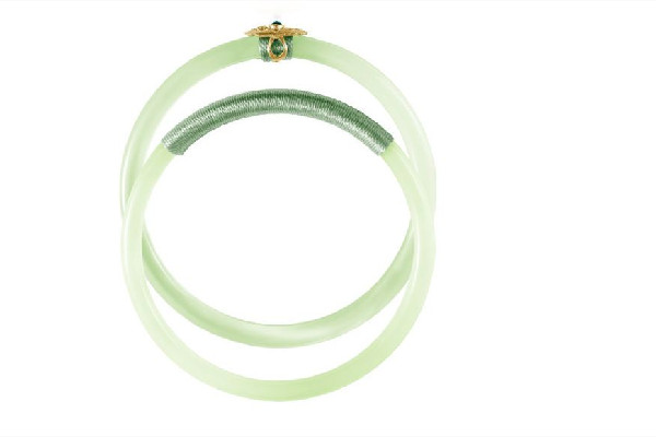 叮當(dāng)鐲和美人條區(qū)別 叮當(dāng)鐲屬于什么圈型 叮當(dāng)鐲和美人條區(qū)別 叮當(dāng)鐲屬于什么圈型