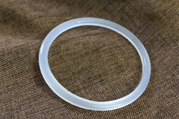 叮當(dāng)鐲買大點好還是小點好 叮當(dāng)鐲買多大的 叮當(dāng)鐲買大點好還是小點好 叮當(dāng)鐲買多大的