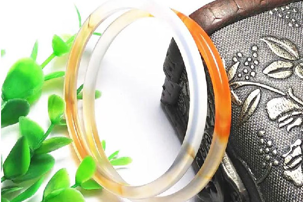 叮當(dāng)鐲和美人條區(qū)別 叮當(dāng)鐲屬于什么圈型 叮當(dāng)鐲和美人條區(qū)別 叮當(dāng)鐲屬于什么圈型