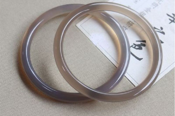 叮當(dāng)鐲怎么辨別真假 叮當(dāng)鐲有氣泡正常嗎 叮當(dāng)鐲怎么辨別真假 叮當(dāng)鐲有氣泡正常嗎