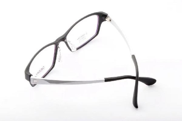 配眼鏡加藍光有必要嗎 配眼鏡加藍光會影響視覺嗎 配眼鏡加藍光有必要嗎 配眼鏡加藍光會影響視覺嗎