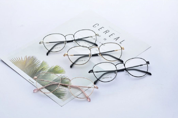 配眼鏡加藍(lán)光有必要嗎 配眼鏡加藍(lán)光會(huì)影響視覺(jué)嗎