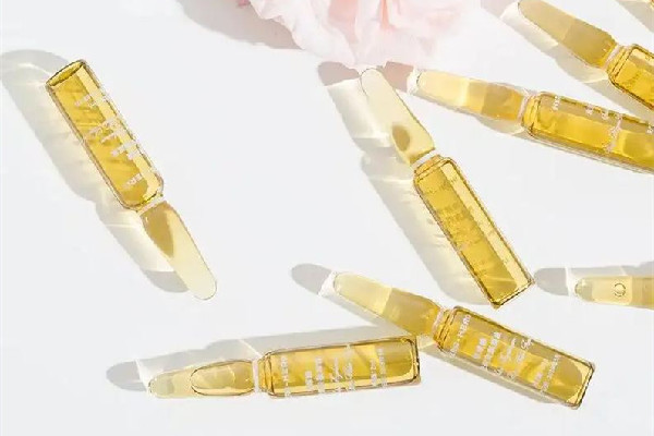 安瓶精華液涂在臉上有灼熱感怎么辦 安瓶精華液多久用一次 安瓶精華液涂在臉上有灼熱感怎么辦 安瓶精華液多久用一次