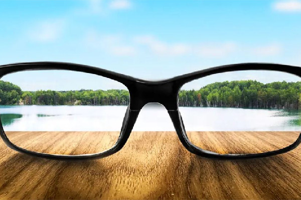 配眼鏡的度數(shù)要比實際的高還是低 配眼鏡是球面鏡片好還是非球面鏡片好 配眼鏡的度數(shù)要比實際的高還是低 配眼鏡是球面鏡片好還是非球面鏡片好